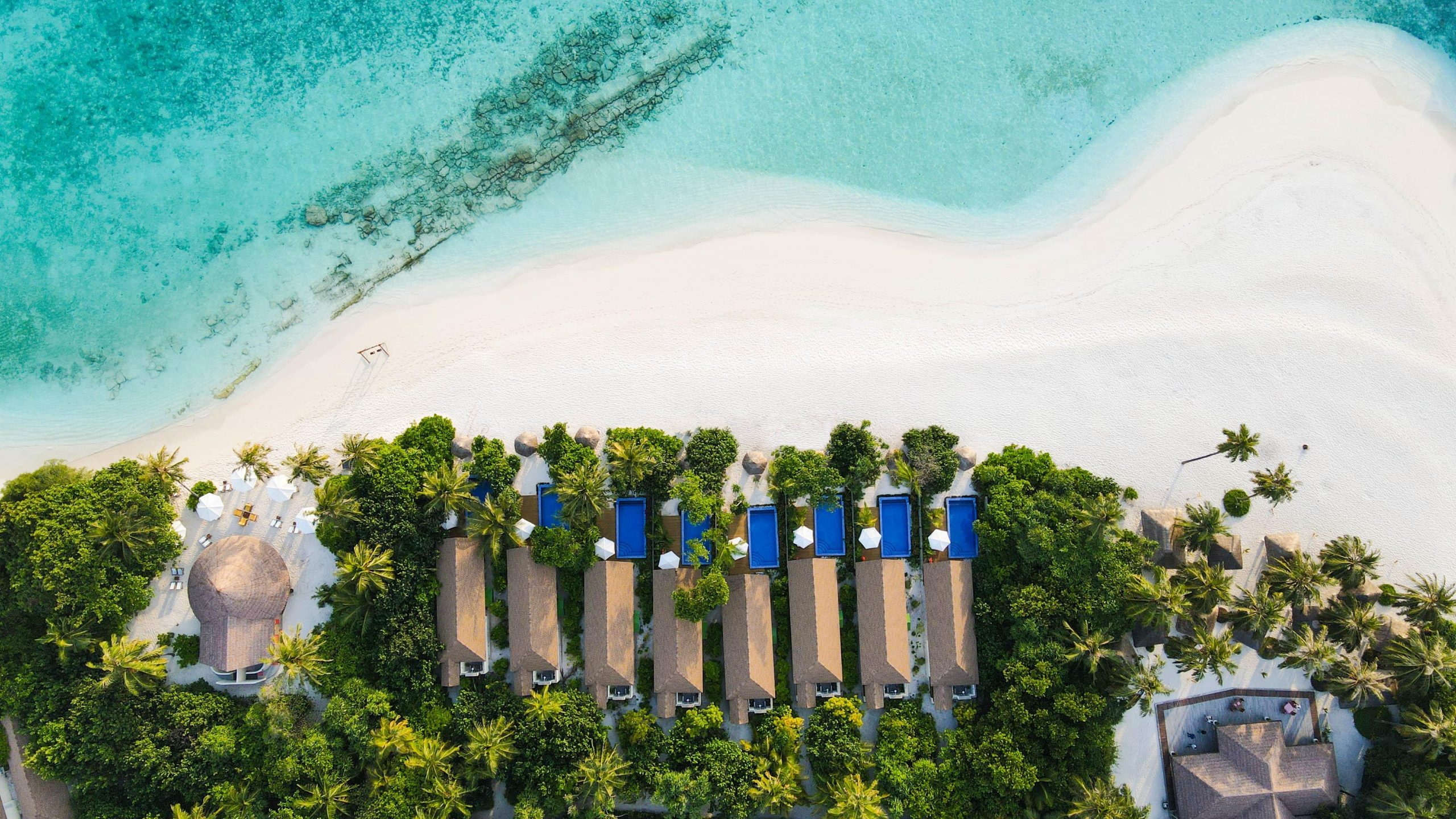 10-deluxe-beach-pool-villa