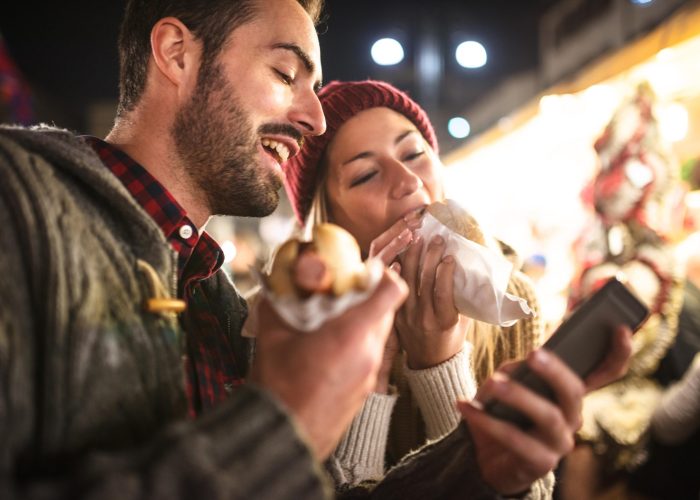 440397_gettyimages_501484982_couple-eating-at-the-christmas-market